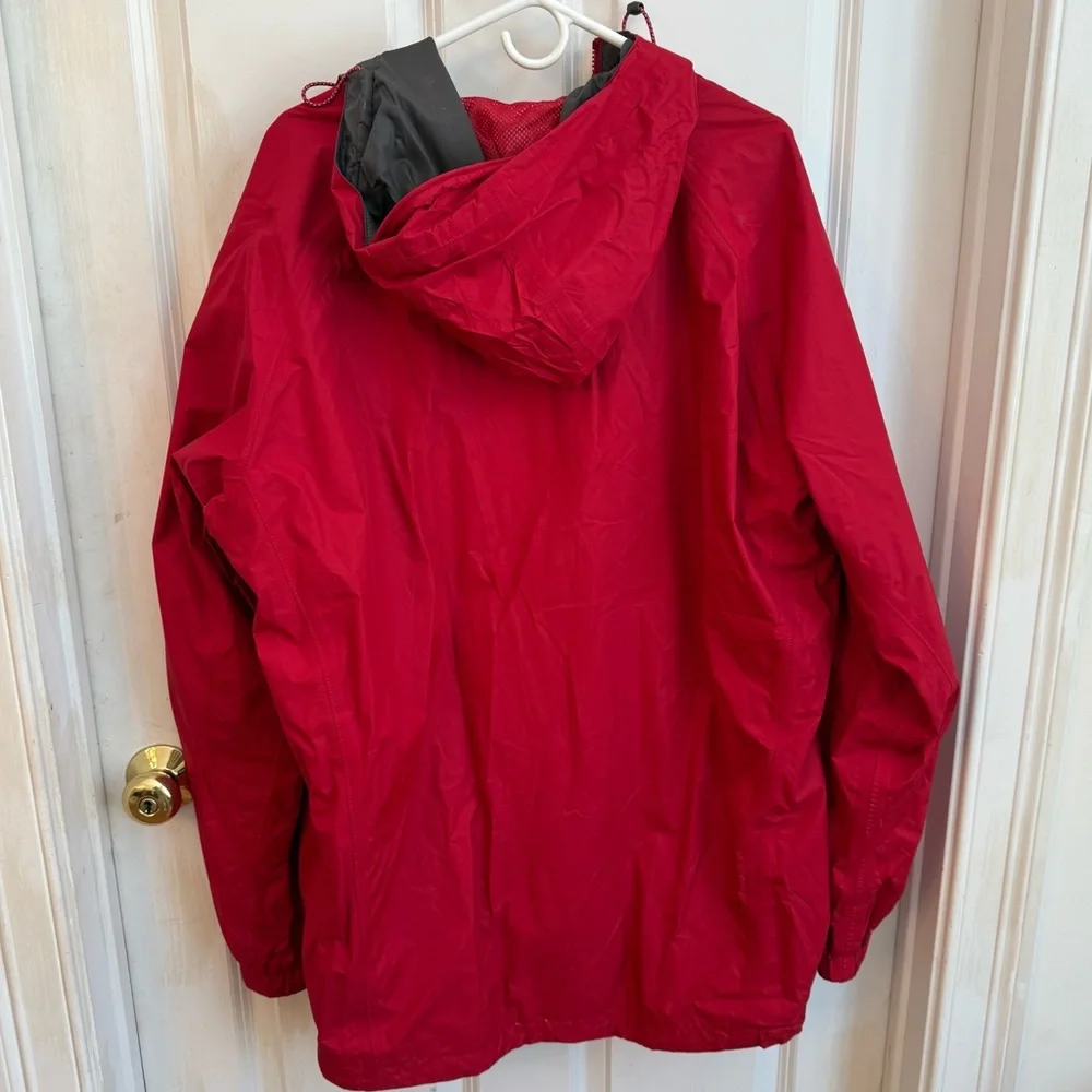 L.L. Bean Men's Red Raincoat - Picture 2 of 6